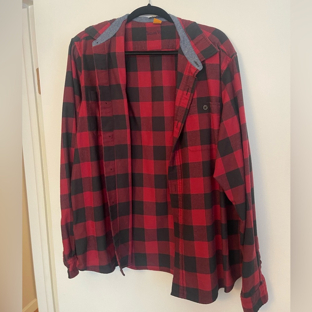 Red men’s flannel xl